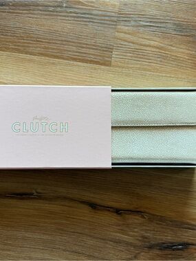 Seint/ Maskcara clutch
